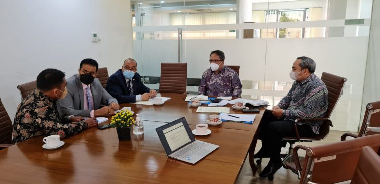 Al-Shamiri discusses with Indonesian official ways to enhance bilateral relations