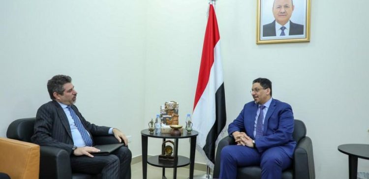 FM discusses with the US Ambassador the latest developments in Yemen