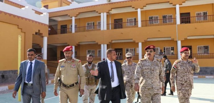 Defense Minister inspects 1st Marine Brigade in Socotra