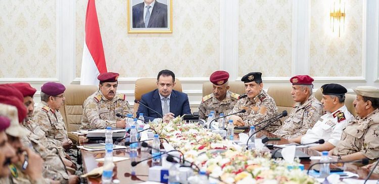 PM chairs an expanded meeting of the Defense Ministry’s leadership in Aden